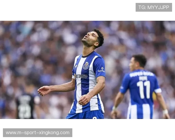 波尔图托尼马丁斯压哨扫射巨龙球场彻底炸开