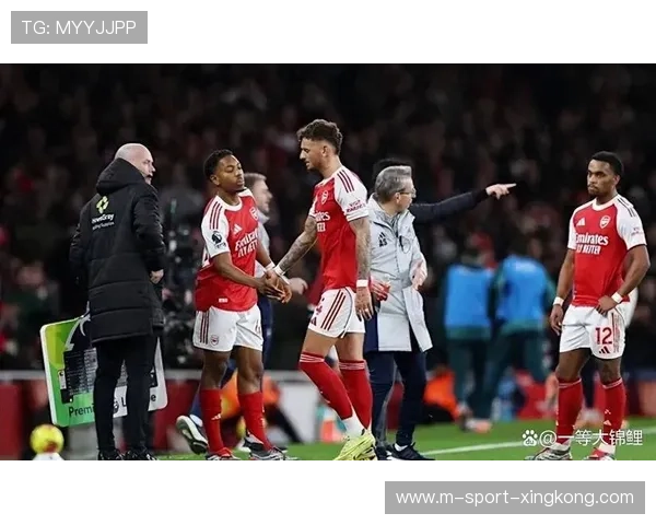 阿森纳通过边路拉扯打出精彩配合 阿森纳通过边路拉扯打出精彩配合