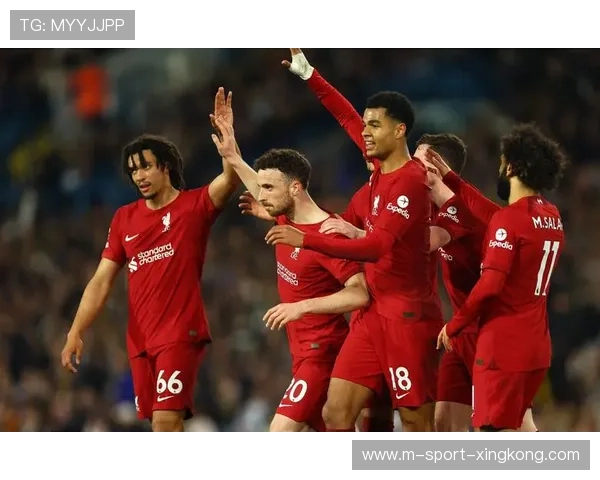 英超利物浦中场抢断转化为进球,主场狂欢