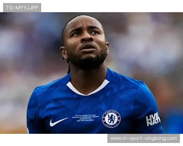 切尔西恩昆库反击中冷静射门 切尔西恩昆库反击中冷静射门